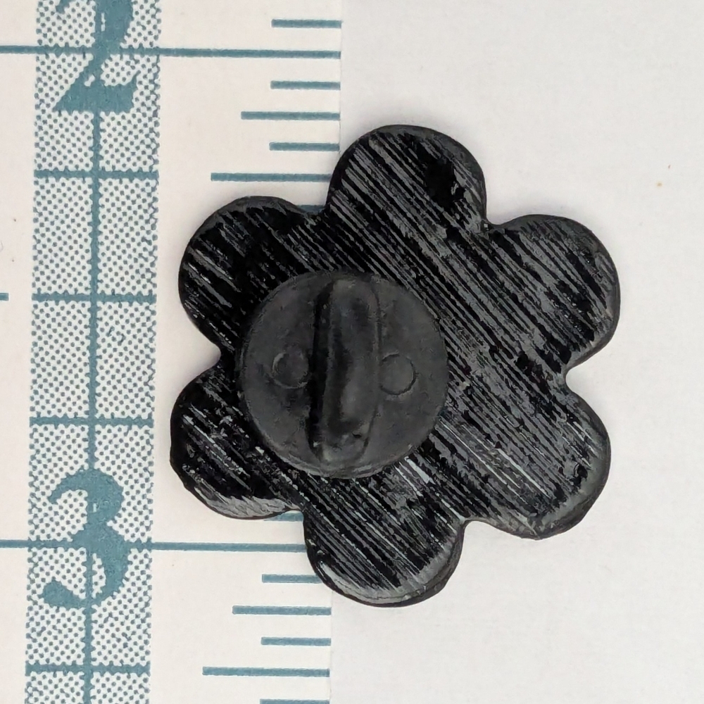 Cute Smiling Flower Pin - Picture 2 of 3